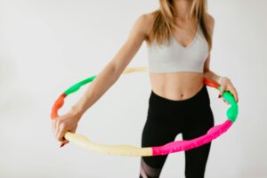 Hula Hoop für den Beckenboden sportlich genutzt