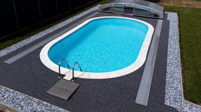 Steinteppich als Poolumrandung Steinteppich als Poolumrandung
