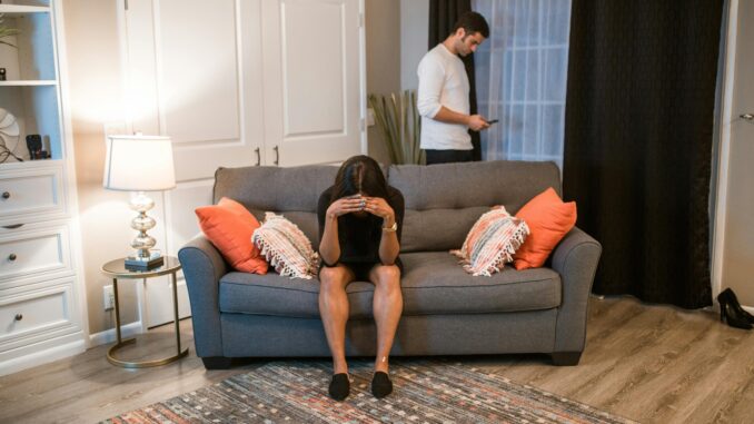 Diese finanziellen Irrtümer kosten Frauen nach der Scheidung bares Geld - von Rechtsanwalt Niklas Clamann