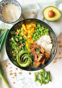 Reife Avocado erkennen - Bowl mit Avocado