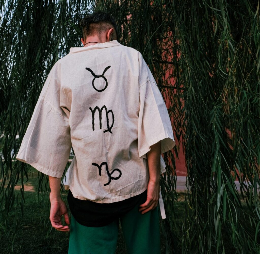 Der Steinbock ist ehrgeizig und harmoniert daher mit Jungfrau und Stier