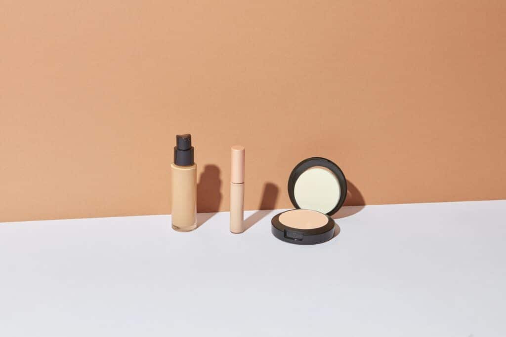 Concealer gibt es flüssig, cremig oder als Puder